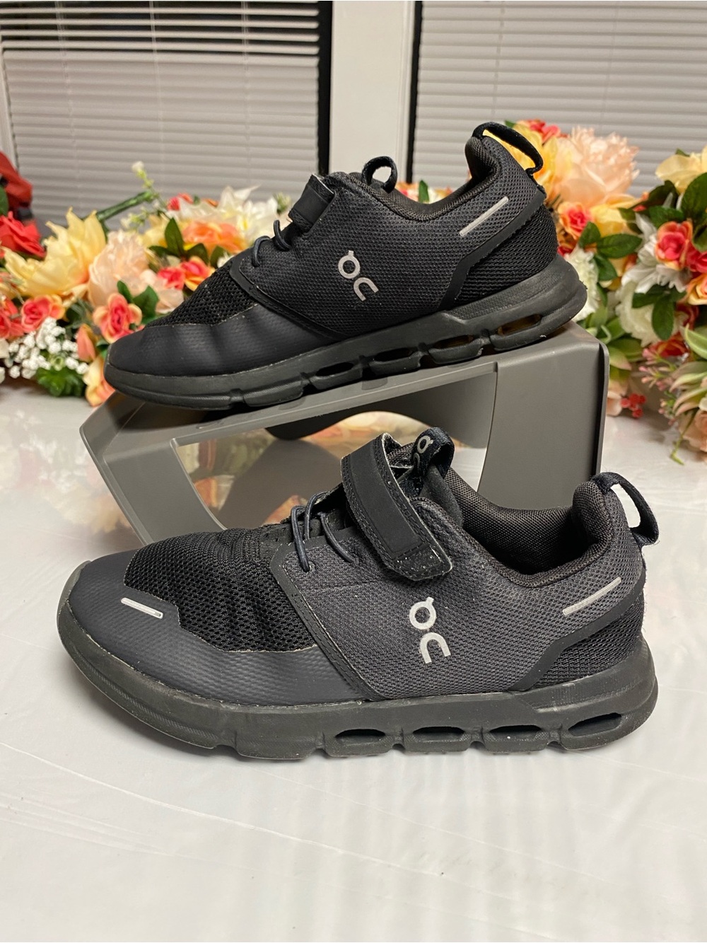 On Cloud Play Kids Athletic Shoes All Black Mesh Hook & Loop US K3 EU35